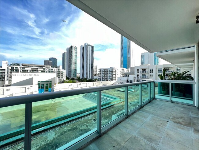 Building Photo - 333 NE 24th St