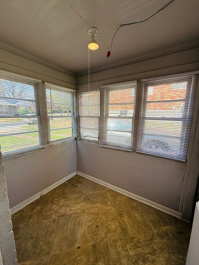 Building Photo - Spacious 3 Bedroom Rental!