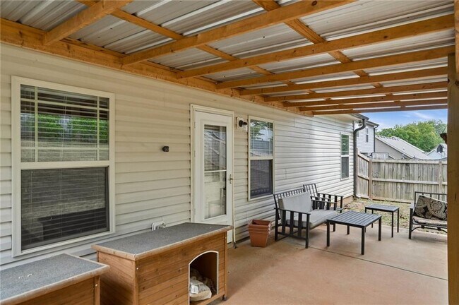 Building Photo - 612 Stevens Pl