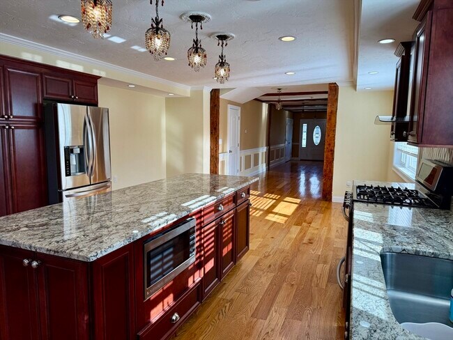 Building Photo - 722 Lowell St