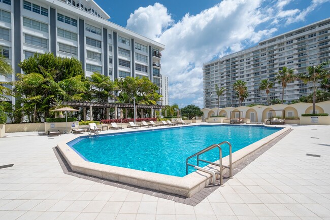 Building Photo - 5600 Collins Ave