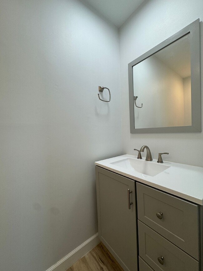 Building Photo - "Coastal Comfort Awaits: Charming 2-Bed Retreat on Beach Drive, Panama City Beach!"