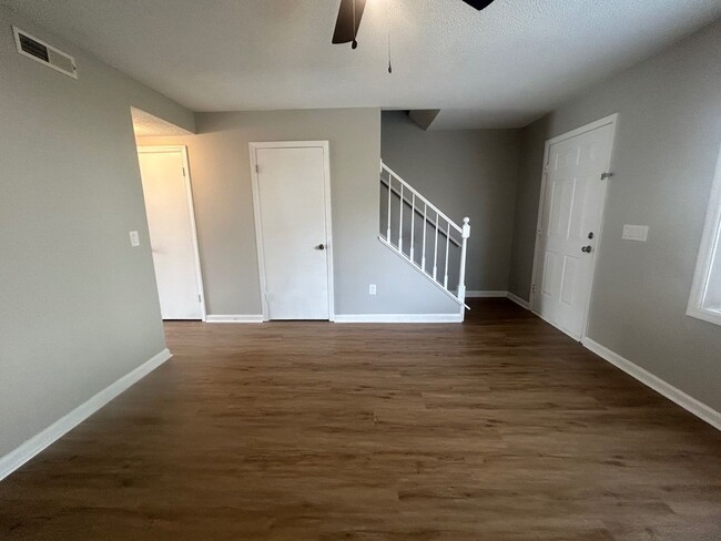 Building Photo - West Columbia Townhome in Stratford Place