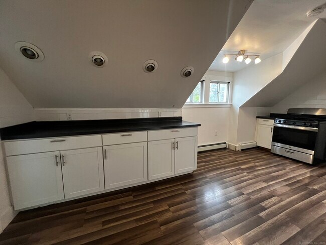Building Photo - 65 Linsley Ave