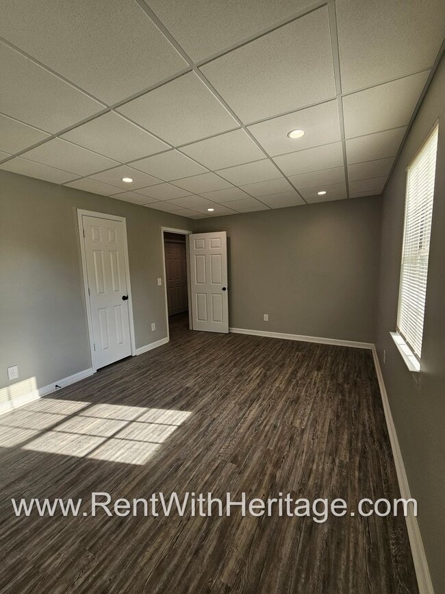 Building Photo - Gorgeous 5 bedroom/ 3 bath/ Upgrades Galor...