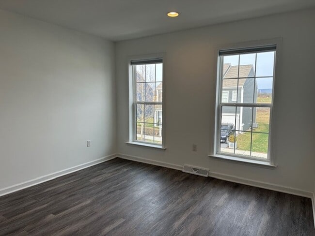 Building Photo - 205 Hoke Farm Way