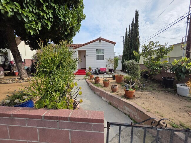 Building Photo - 3786 Meier St