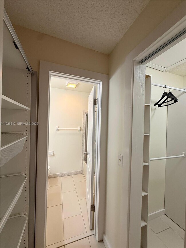 Building Photo - 13741 Flora Pl