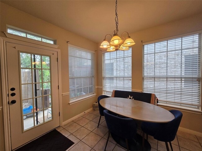 Building Photo - 10620 Chestnut Ridge Rd