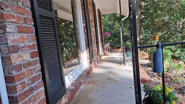 Building Photo - 1176 Converse Dr NE