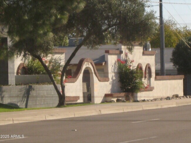 Building Photo - 909 S Priest Dr