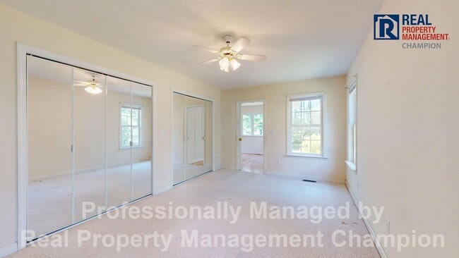 Building Photo - Vintage 3 Bedroom 2 Bathroom in the coveted Fairfield Harbour Subdivision!