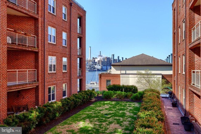 Building Photo - 960 Fell St