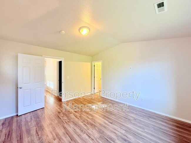 Building Photo - 13024 NE 26th St