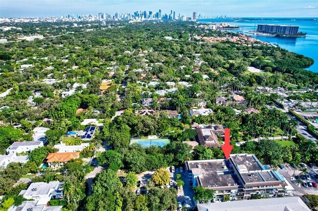 Building Photo - 2539 S Bayshore Dr