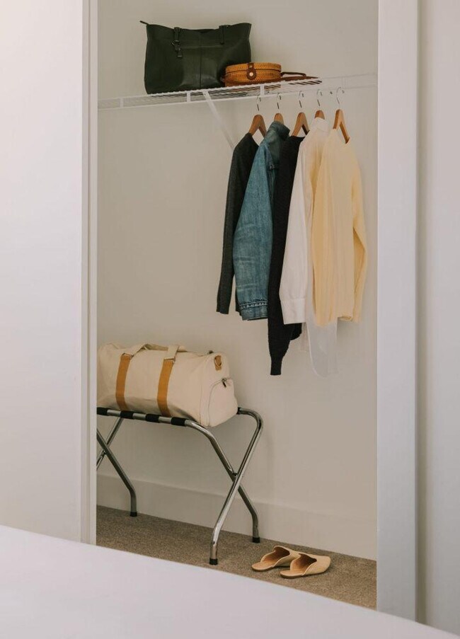 Building Photo - 925 Common St