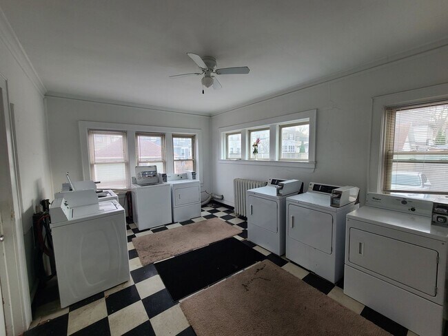 Building Photo - 1615-1625 East Ave Unit-103