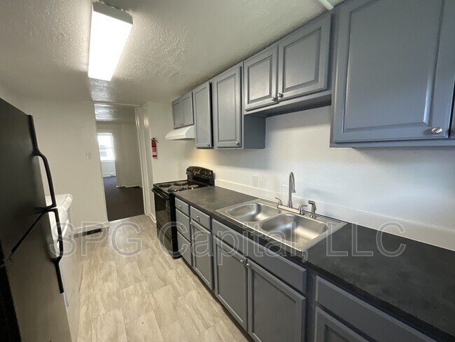 Building Photo - 443 S Duke St