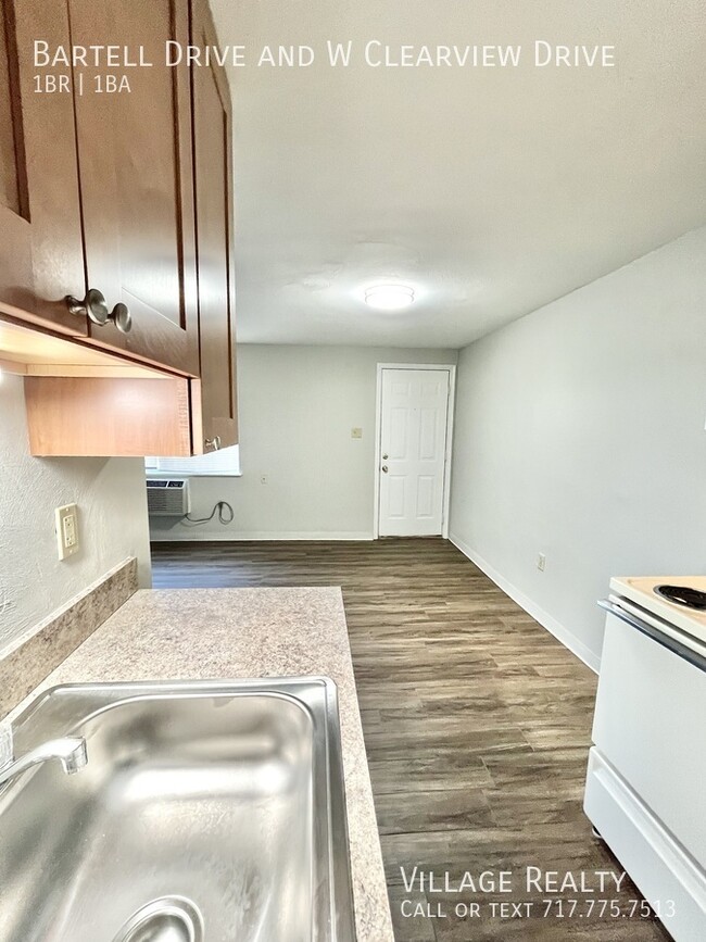 Building Photo - Newly-remodeled 1-Bed Convenient to I-83 &...