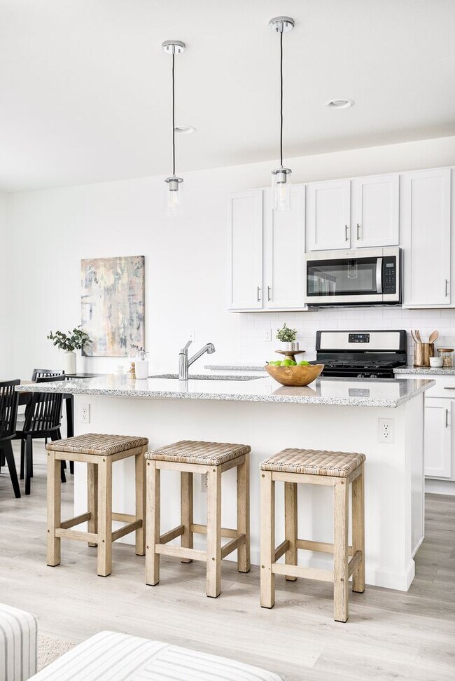 Building Photo - Spacious 3 Bedroom, 3 Bath Townhome located in Arapahoe County available for Summer Move In for t...
