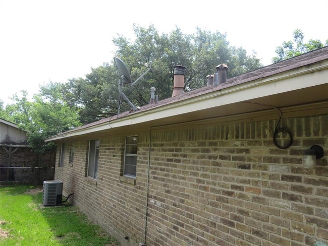 Building Photo - 307 Hill St