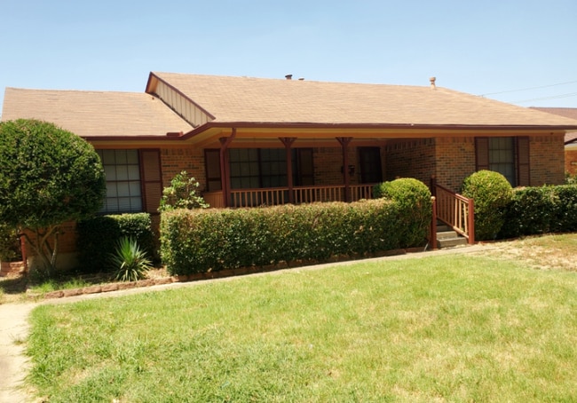 Building Photo - 11031 Genetta Dr
