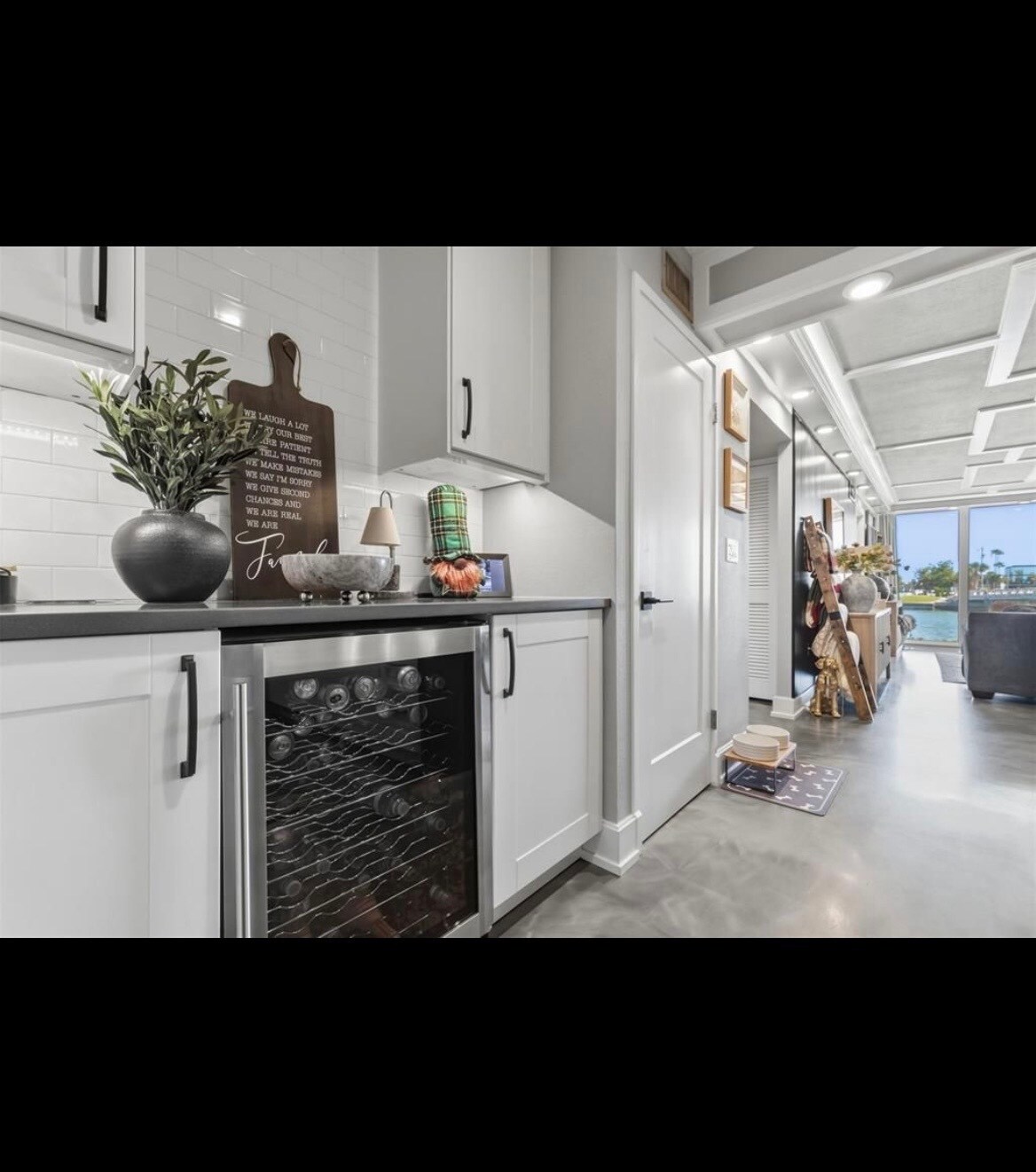 Building Photo - 7465 Bay Island Dr S