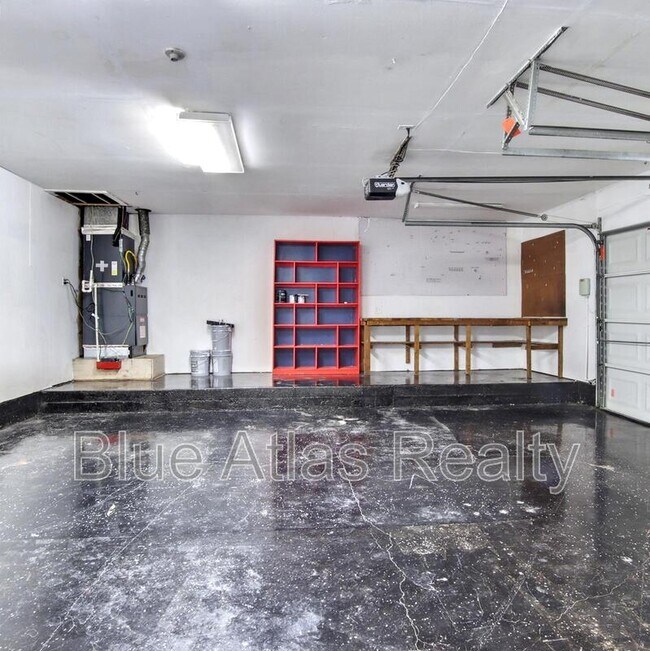 Building Photo - 608 W Pleasantview Dr