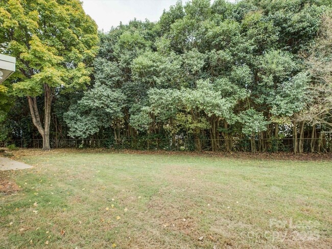 Building Photo - 2016 Wedgedale Dr