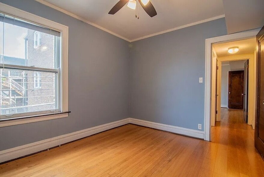 Building Photo - 4455 N Artesian Ave