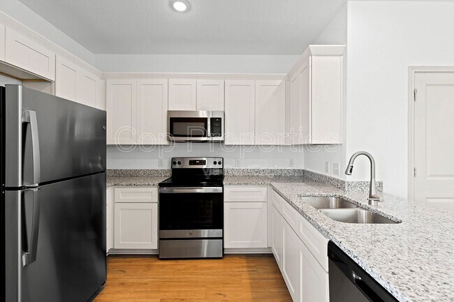 Building Photo - 7523 Gramercy Wy