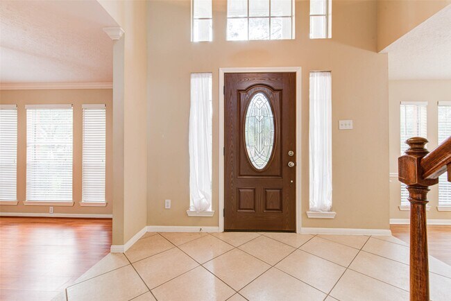 Building Photo - 518 Ellingham Dr