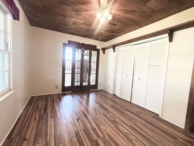 Building Photo - "Charming 3 Bedroom, 2 Bathroom Home with Spacious Living"