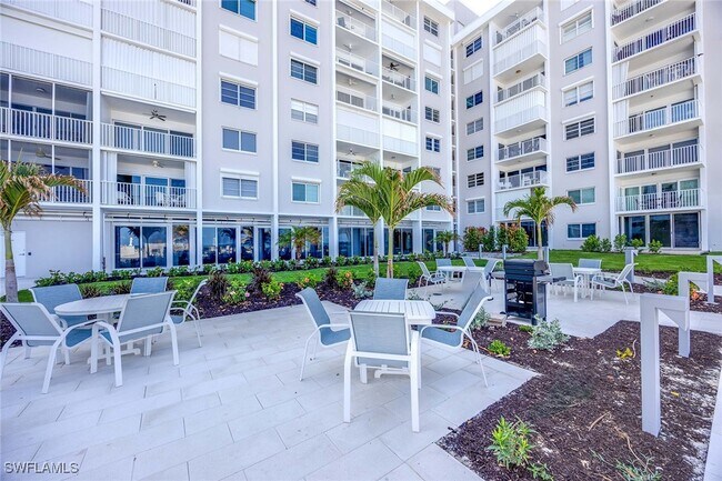Building Photo - 3443 Gulf Shore Blvd N