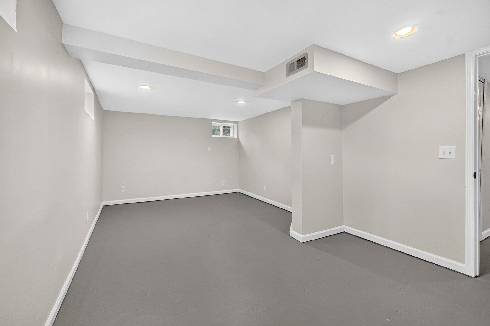 Building Photo - 121 Sunglow Dr