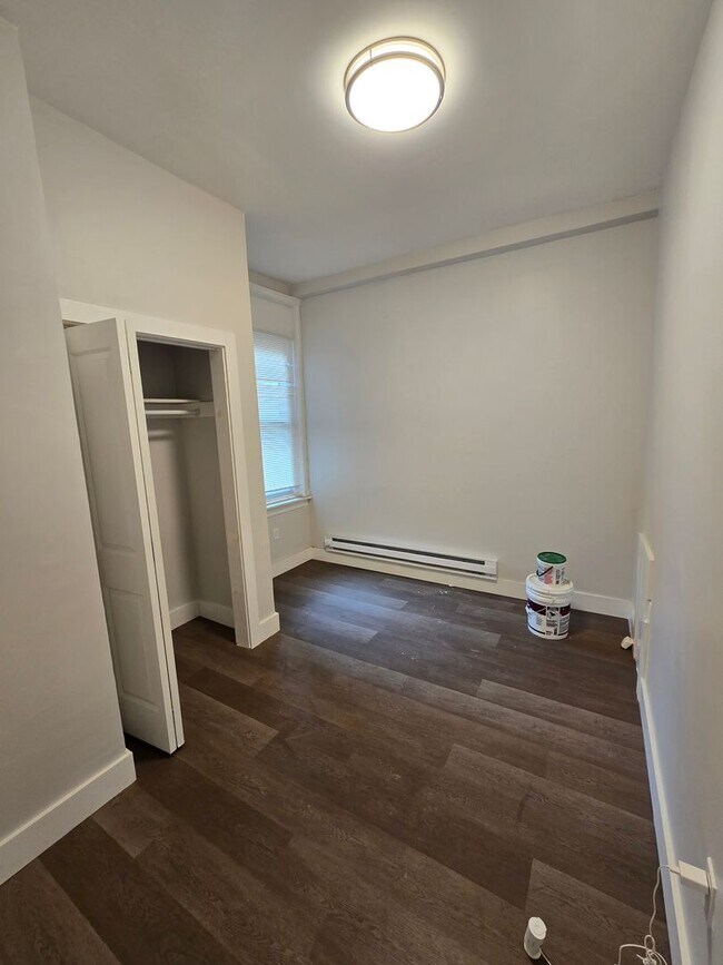 Building Photo - 1321 W Wingohocking St