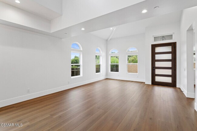 Building Photo - 295 Toyon Ct