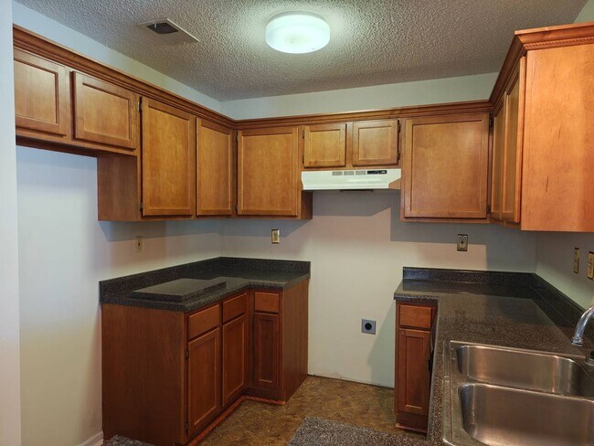 Building Photo - Rent Ready 3 Bedroom 2.5 Bath | South Memphis