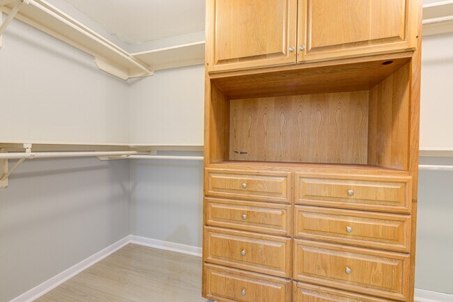 Building Photo - 15118 Chaseridge Dr