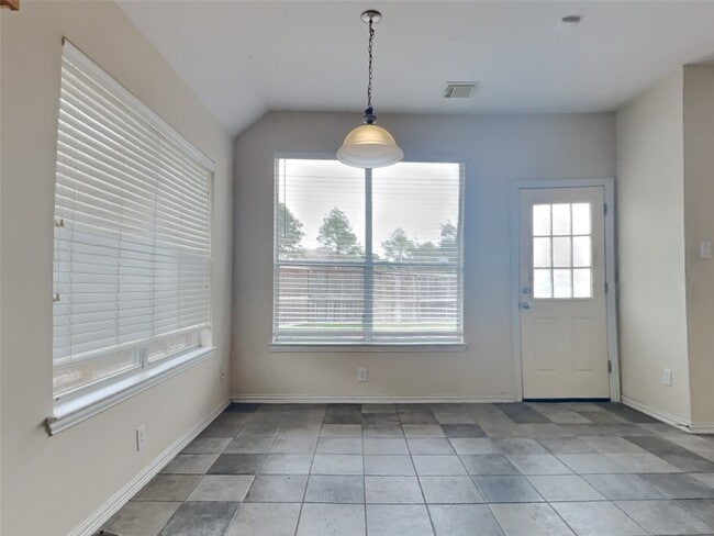 Building Photo - 3009 Fallbrook Ct