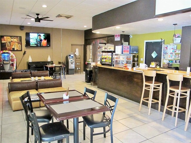 Building Photo - 400 Kings Point Dr