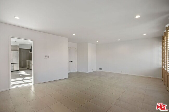 Building Photo - 450 Smithwood Dr