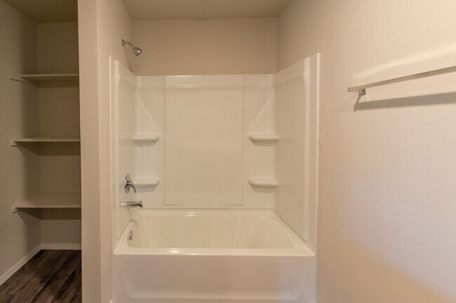 Building Photo - BRAND NEW! 4 Bed 2 Bath Home in Newcastle!