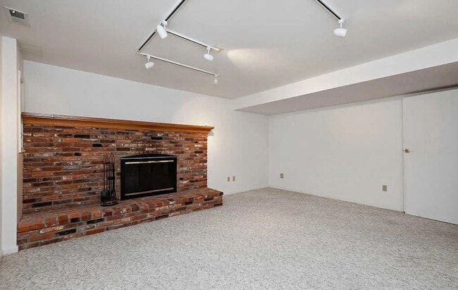 Building Photo - Single Family Home in Established Green Valley community available March 1st!