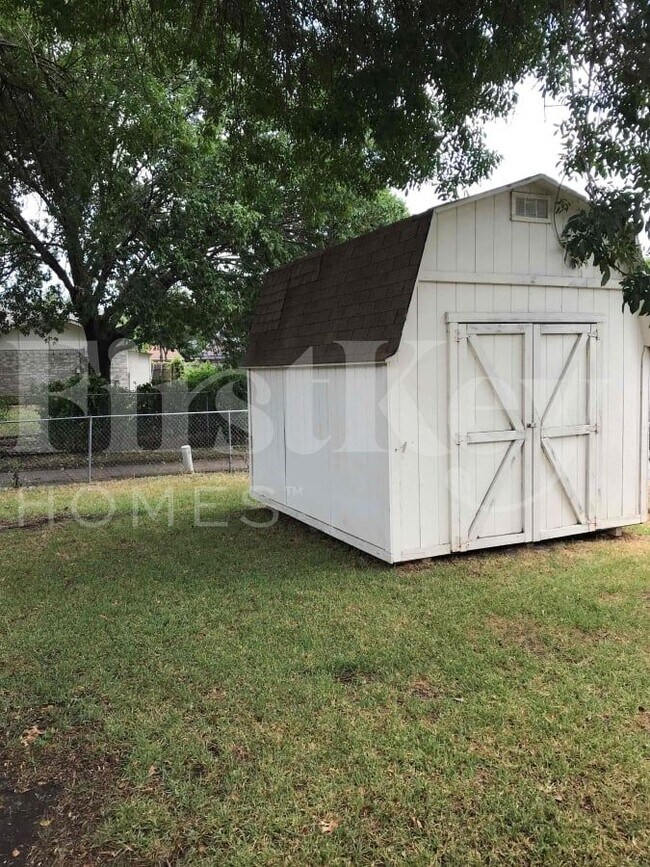 Building Photo - 1217 Meadow Creek Dr