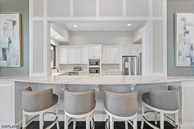 Building Photo - 6140 Victory Dr