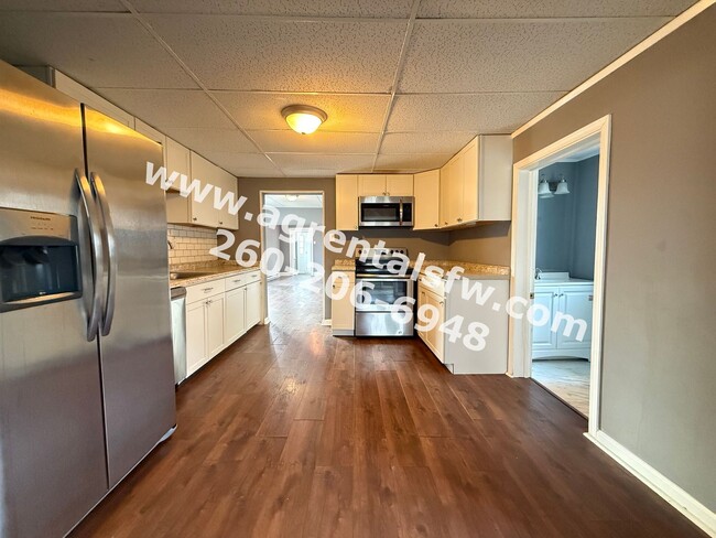 Building Photo - 3 Bedroom House - $300 off first month's rent