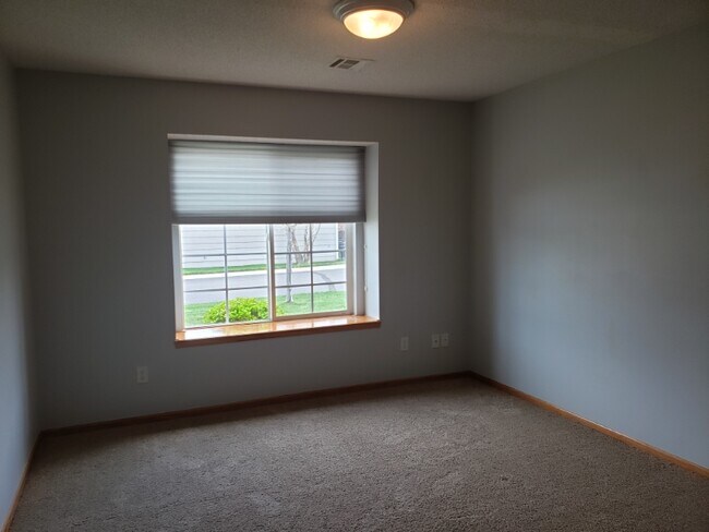 Building Photo - 2022 S Webb Rd