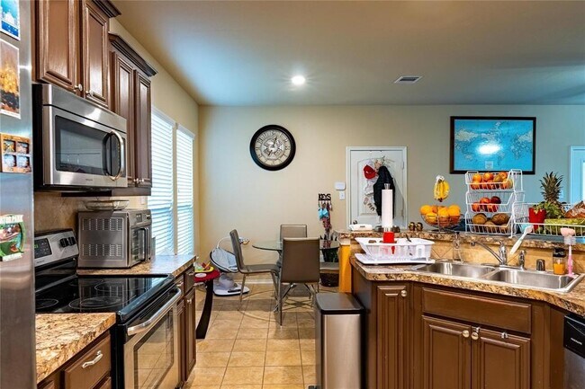 Building Photo - 333 Allerton Mews