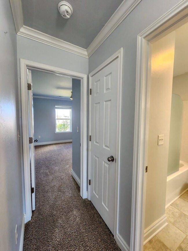 Building Photo - 3 bed, 2 bath home in Shawnee!